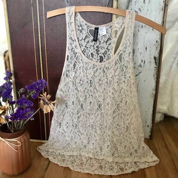 Must have lace tank 🌼 - Picture 1 of 3